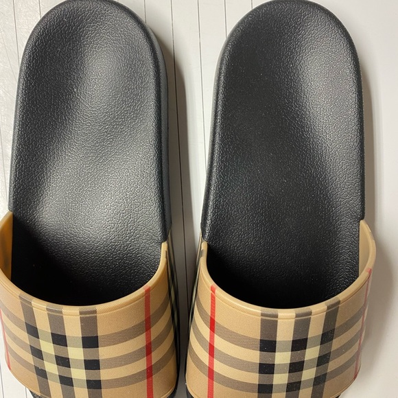 Burberry slides - Picture 2 of 3
